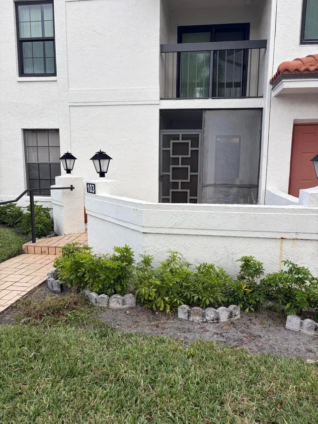 Unit 103 photo 2
