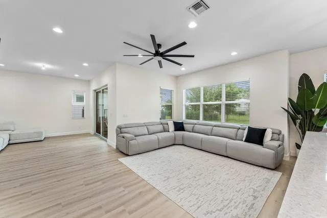  Residence photo 8