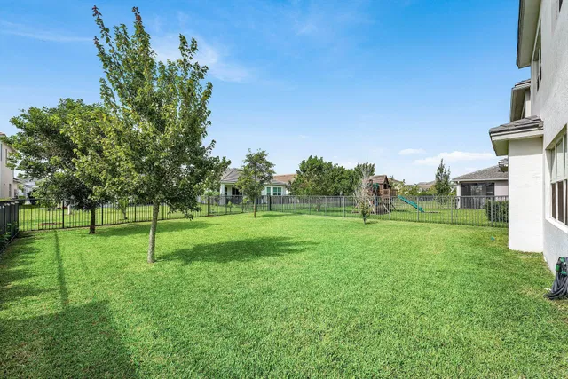  Residence photo 42