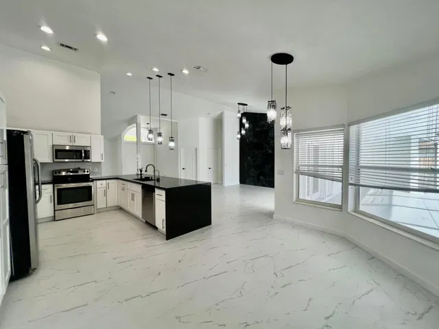  Residence photo 12