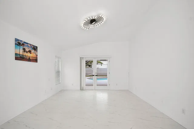  Residence photo 15