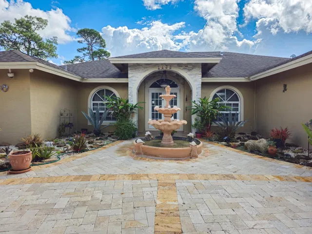 Residence photo 2