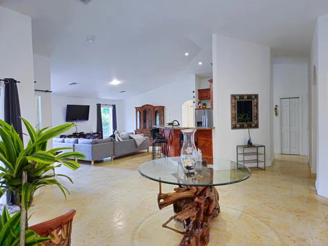 Residence photo 3