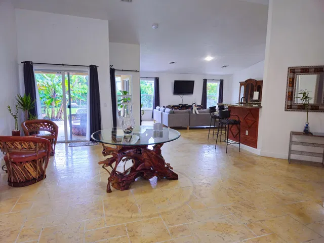 Residence photo 4