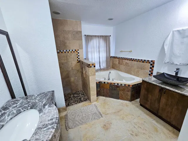 Residence photo 17
