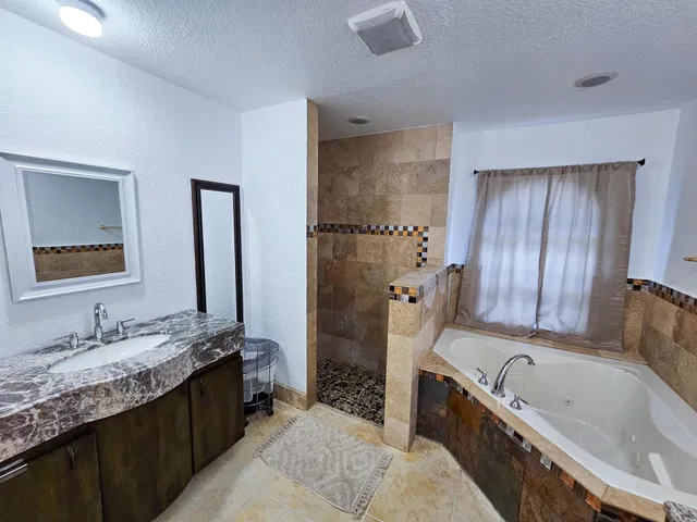 Residence photo 18
