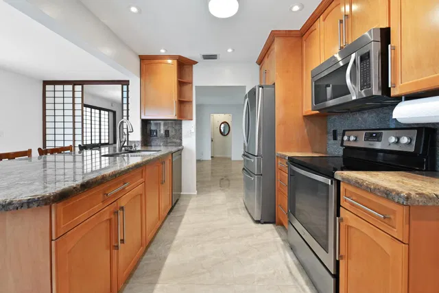 Residence photo 12