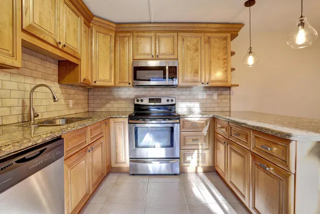 Residence photo 8