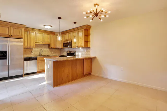  Residence photo 9