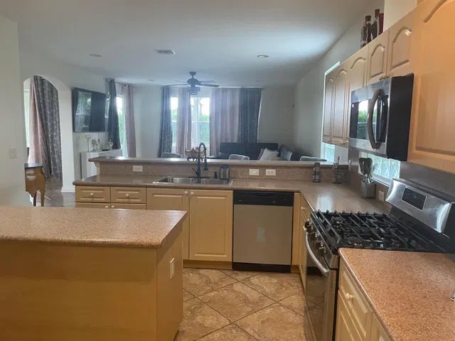 Residence photo 3
