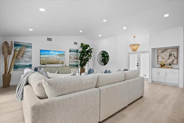 Residence photo 3