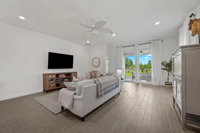 Residence photo 17