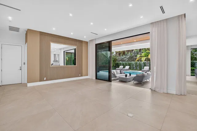  Residence photo 9