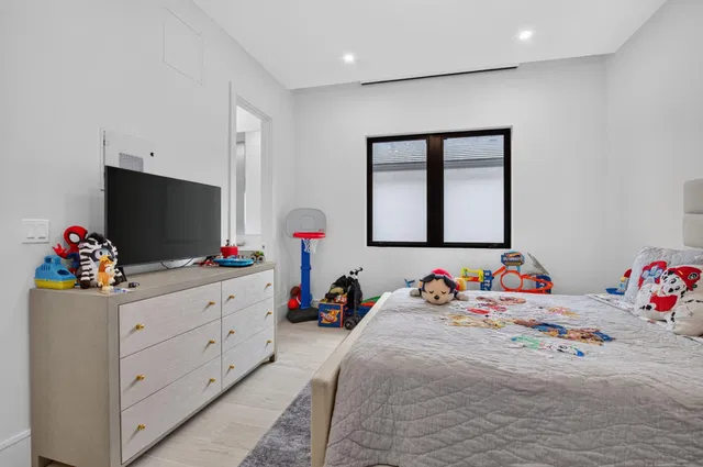  Residence photo 82