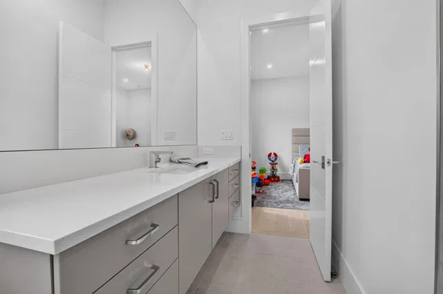  Residence photo 85