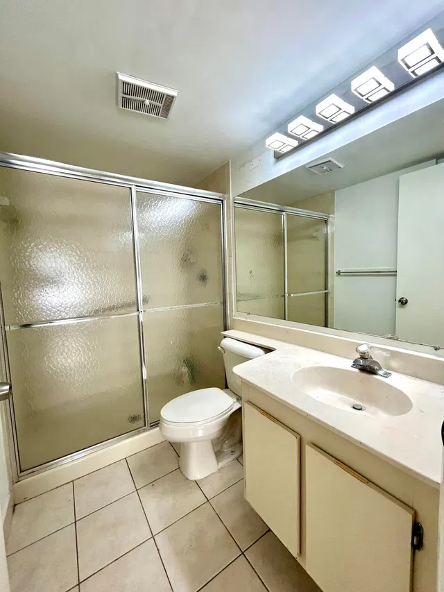  Unit C2 photo 14