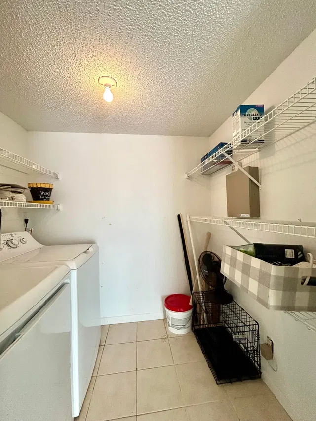  Unit C2 photo 15