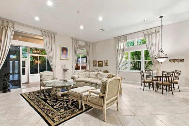  Residence photo 6
