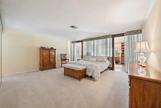 Residence photo 16