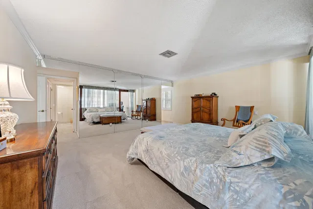 Residence photo 17