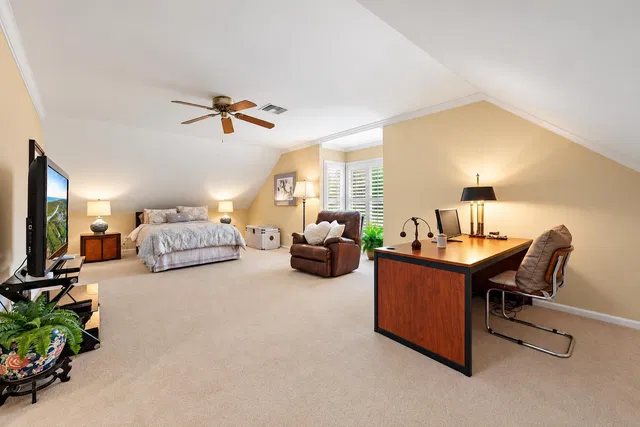 Residence photo 20