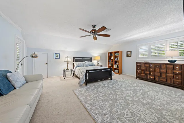 Residence photo 22