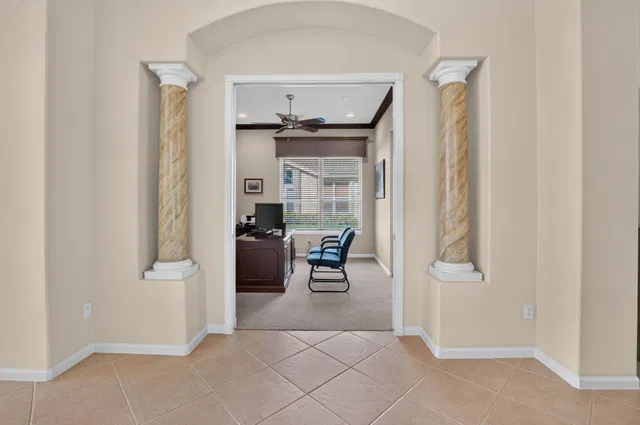 Residence photo 18