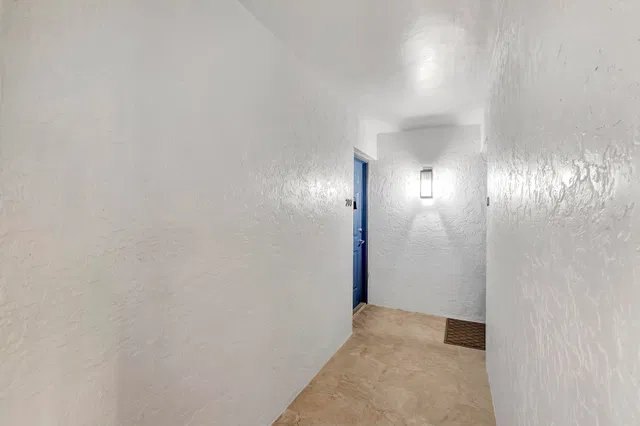Unit 203 photo 4
