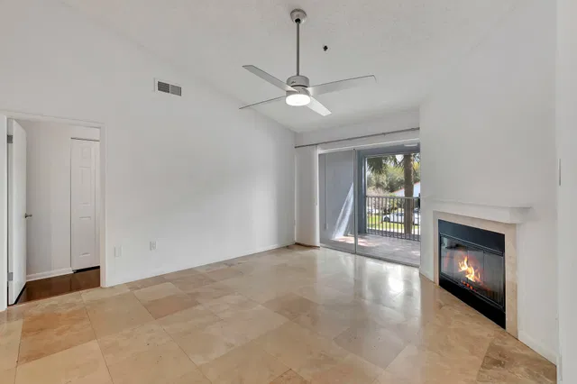 Unit 203 photo 6