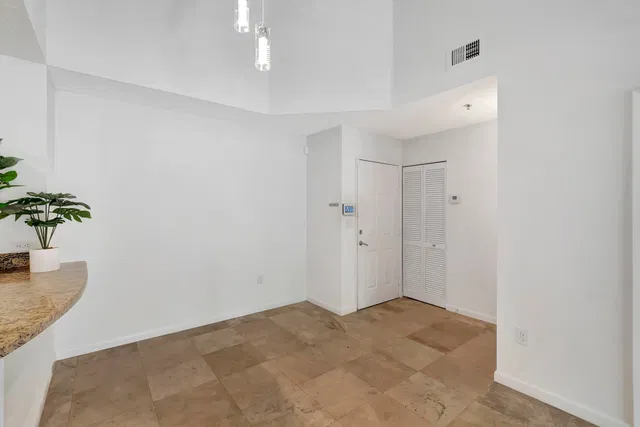 Unit 203 photo 8