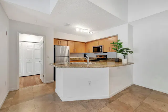 Unit 203 photo 10