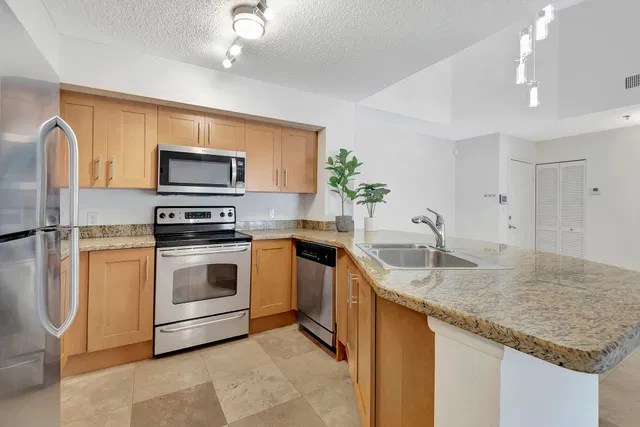 Unit 203 photo 12