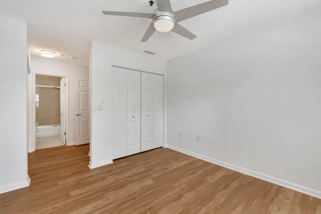 Unit 203 photo 14