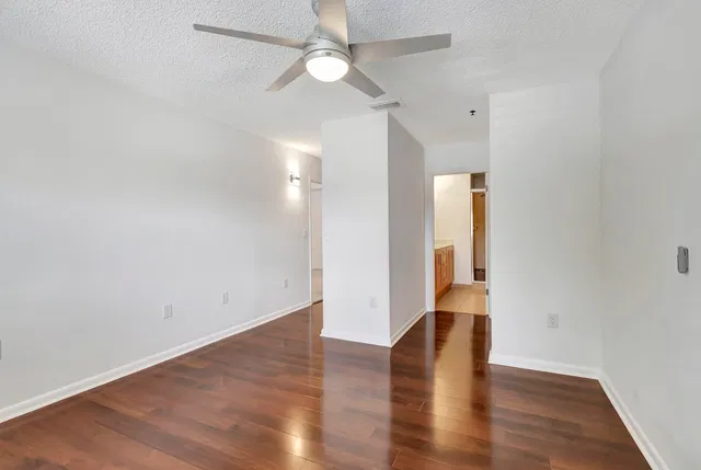 Unit 203 photo 20