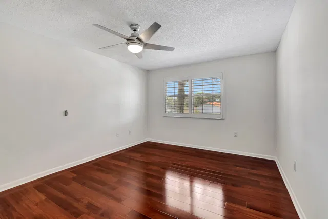 Unit 203 photo 21