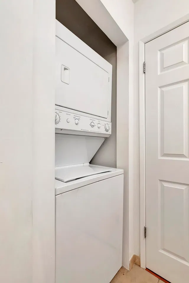 Unit 203 photo 23