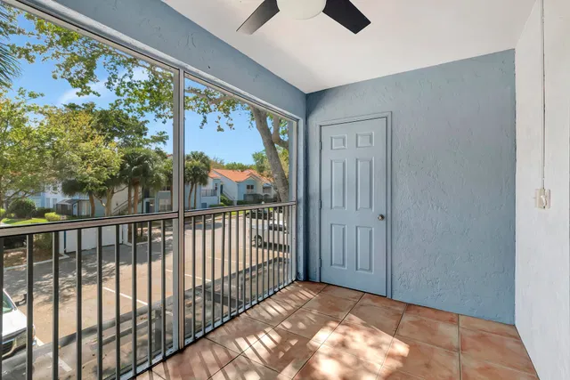 Unit 203 photo 26