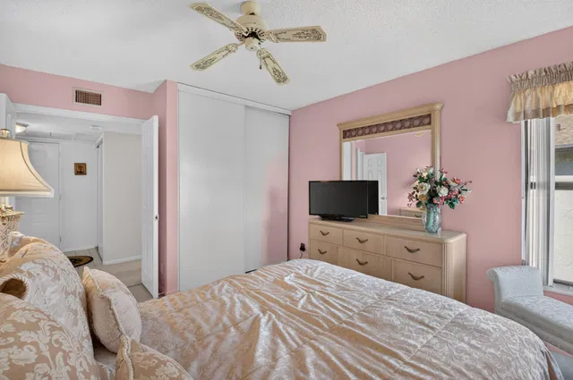 Unit H photo 11