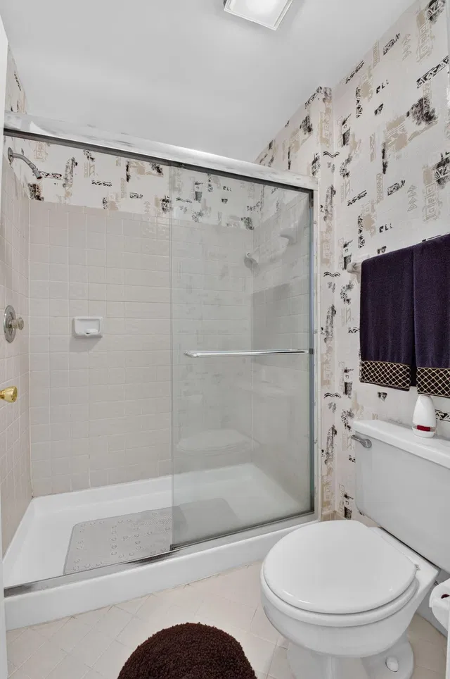 Unit H photo 21