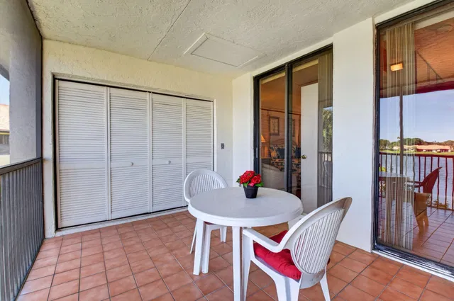 Unit H photo 23