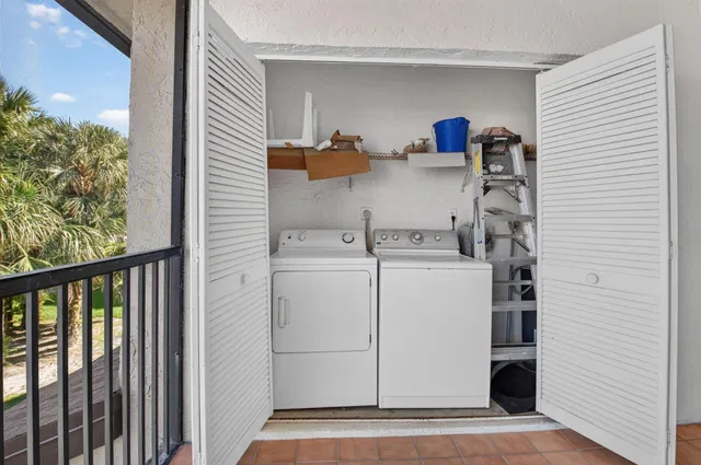 Unit H photo 24