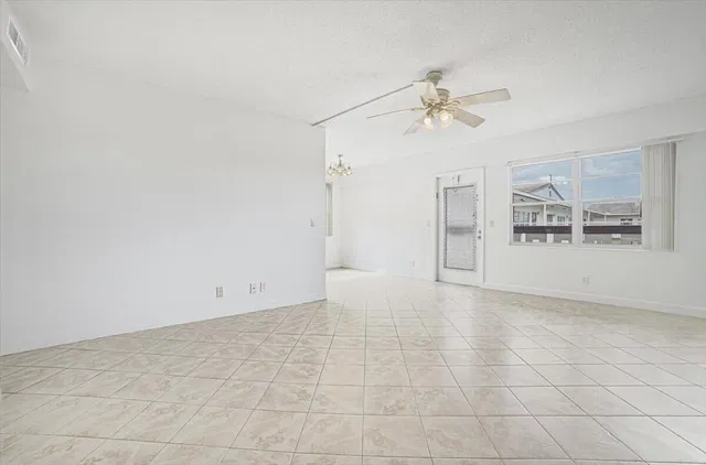 Unit 291 photo 5
