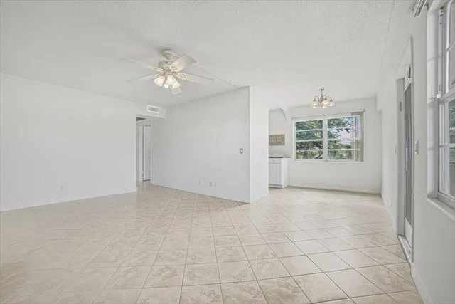 Unit 291 photo 6