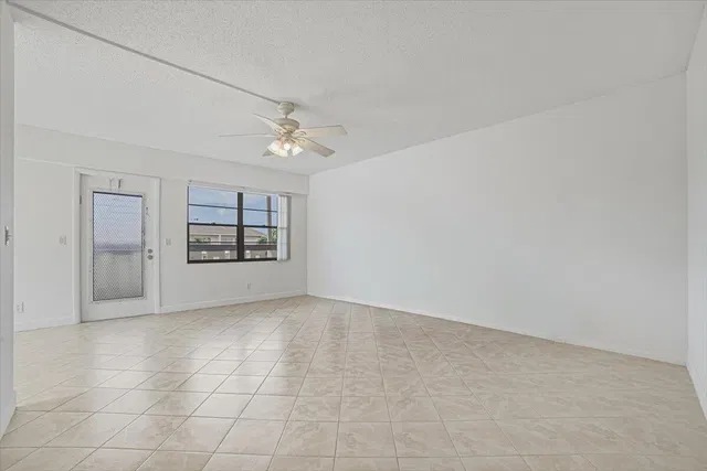 Unit 291 photo 7