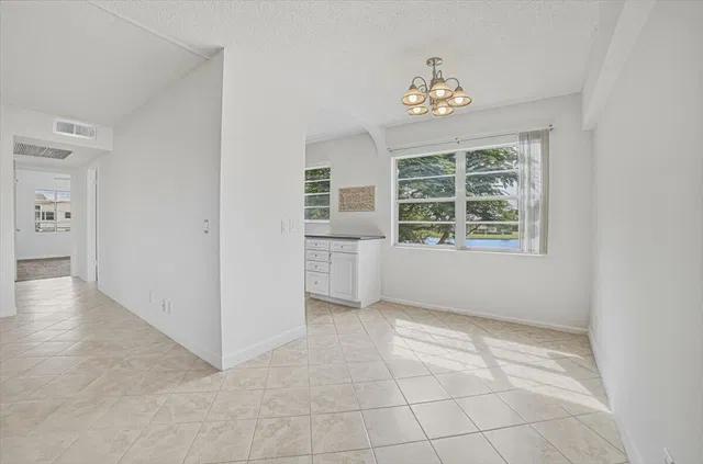Unit 291 photo 8