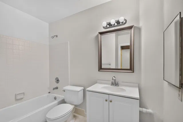 Unit E photo 19
