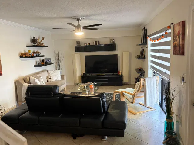 Residence photo 5