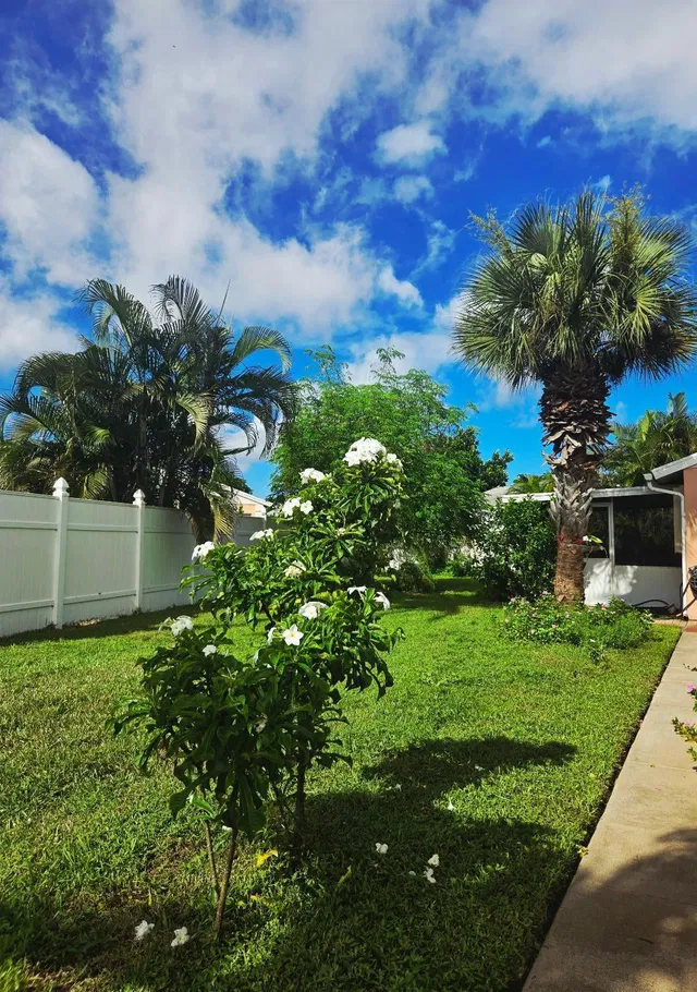 Residence photo 3