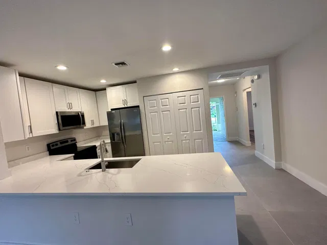  Residence photo 5