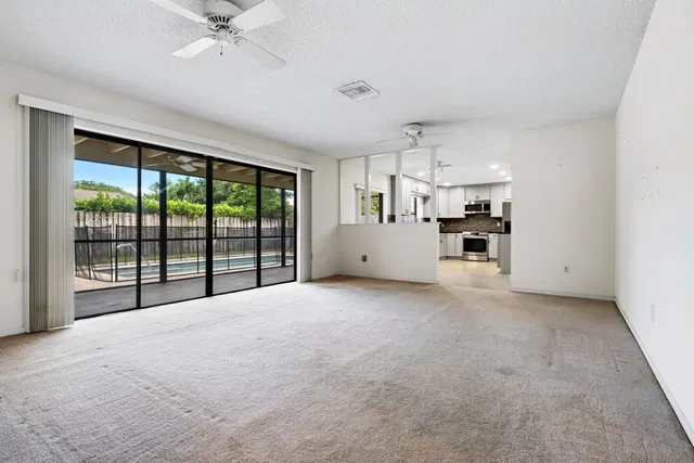Residence photo 16